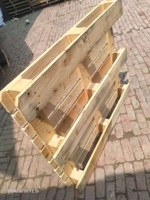 39×47 pallet wood 0