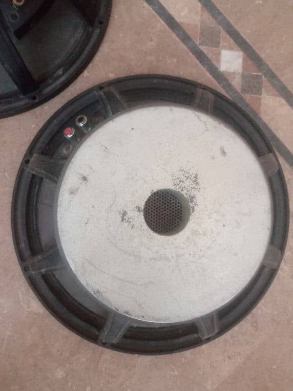 15 inches speakers 600 watts 6