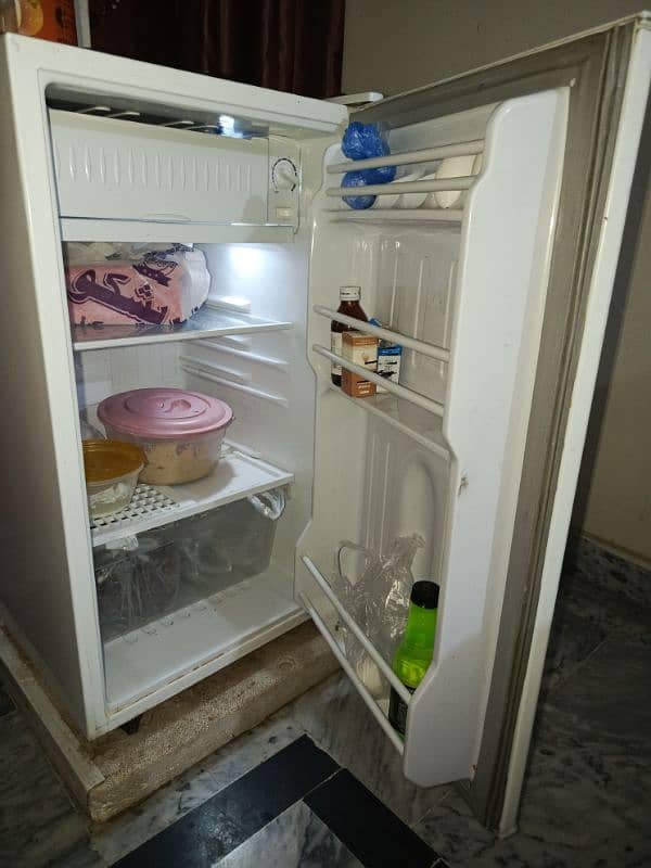 East-Cool Mini Single Door Refrigerator 3