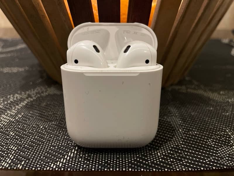 Apple airpods 2nd generation 0