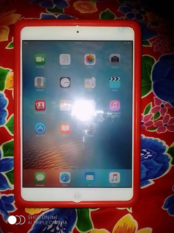 i pad mini 16 gb 10/10 condition 1