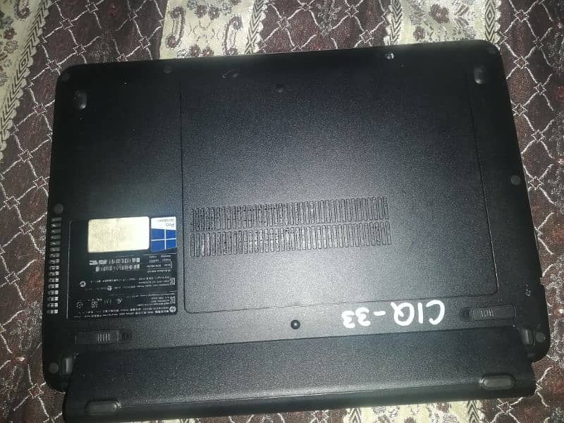 128 gb SSD    4 gb ram  core i5  6th genration 2