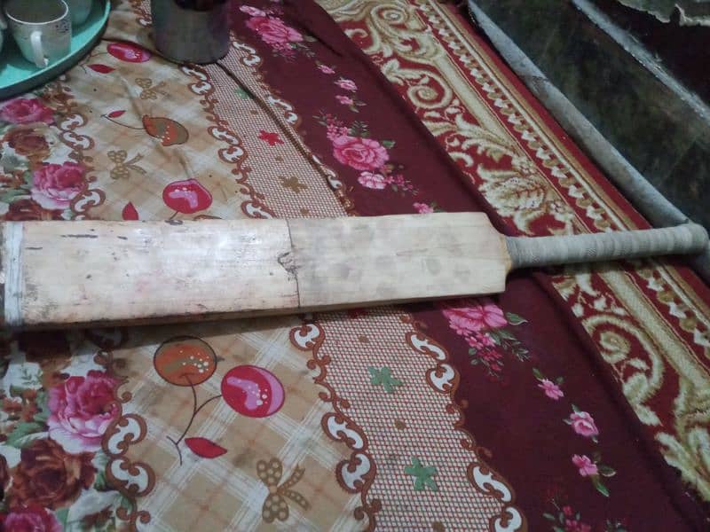 CRICKET BAT FOR SELL . . . A GOOD VARIETY DISCOUNT HOGA 2