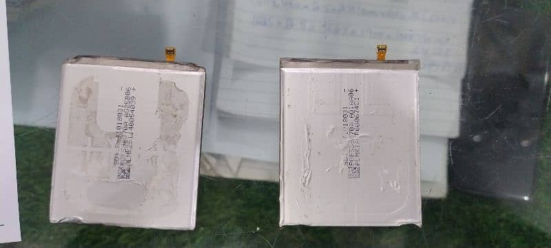 2 Batteries for Samsung S20 1