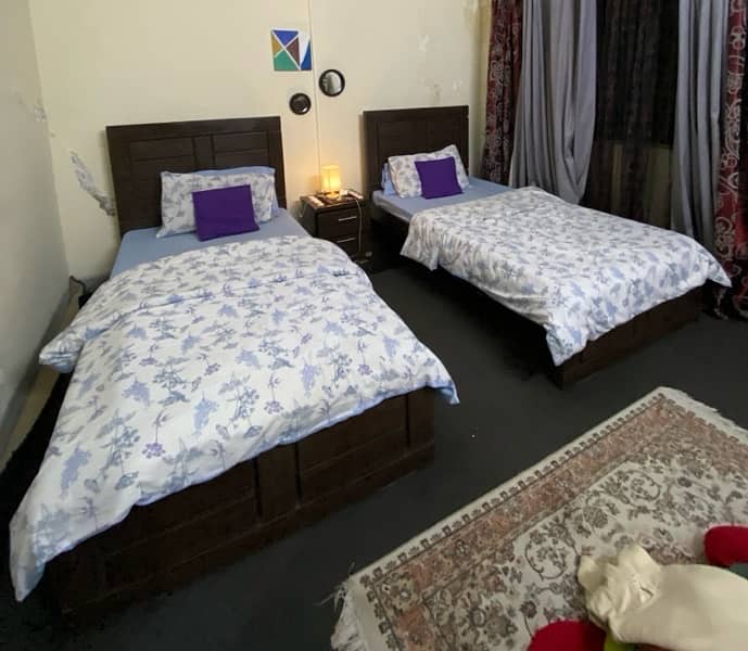 2 single beds with dressing and side table 0