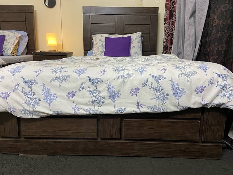 2 single beds with dressing and side table 7