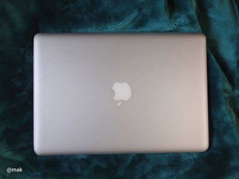 Apple MacBook 11 Pro 1TB HDD 4 gb RAM 0