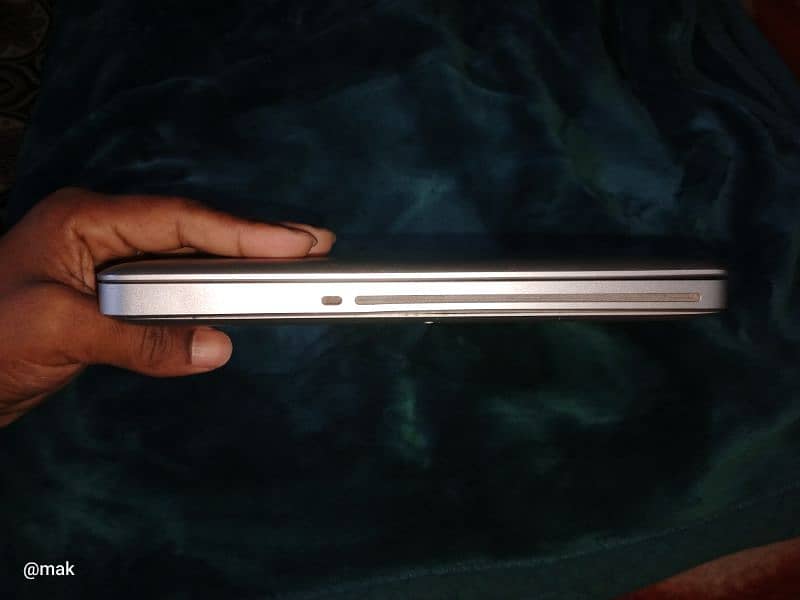 Apple MacBook 11 Pro 1TB HDD 4 gb RAM 2