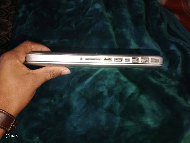 Apple MacBook 11 Pro 1TB HDD 4 gb RAM 3