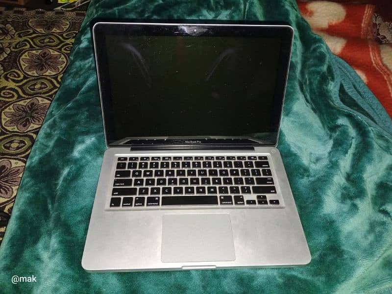 Apple MacBook 11 Pro 1TB HDD 4 gb RAM 4