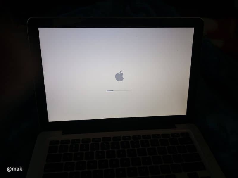 Apple MacBook 11 Pro 1TB HDD 4 gb RAM 5