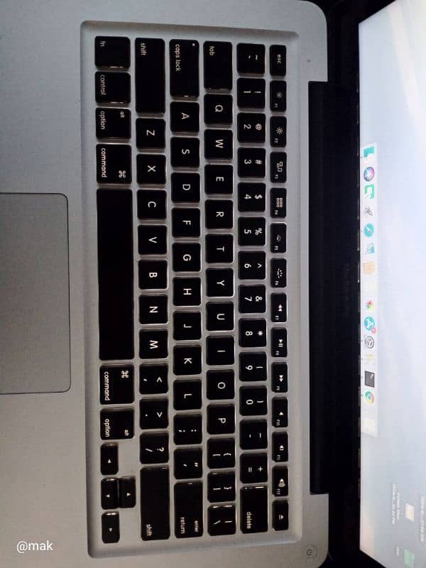 Apple MacBook 11 Pro 1TB HDD 4 gb RAM 10