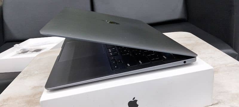 Macbook Air M1, 10/10, 8gb/256gb, with warranty 4