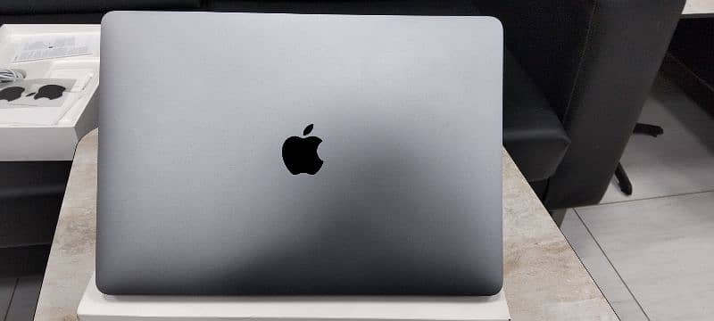 Macbook Air M1, 10/10, 8gb/256gb, with warranty 5