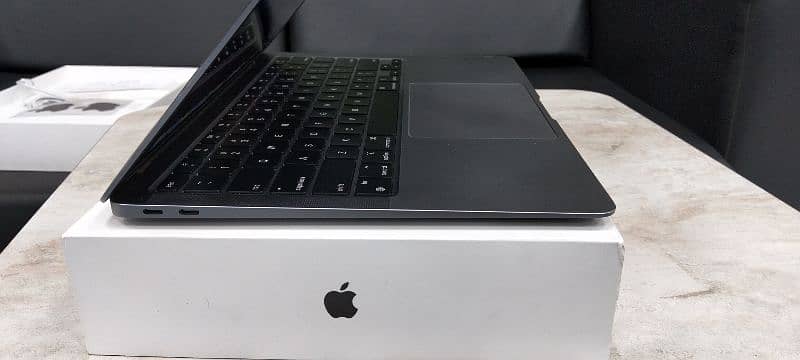 Macbook Air M1, 10/10, 8gb/256gb, with warranty 6