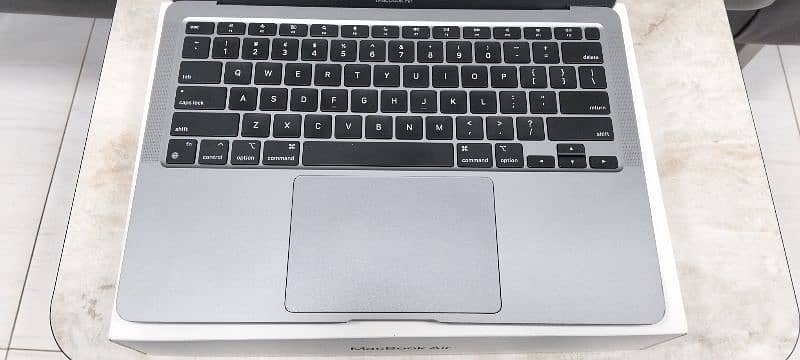 Macbook Air M1, 10/10, 8gb/256gb, with warranty 10