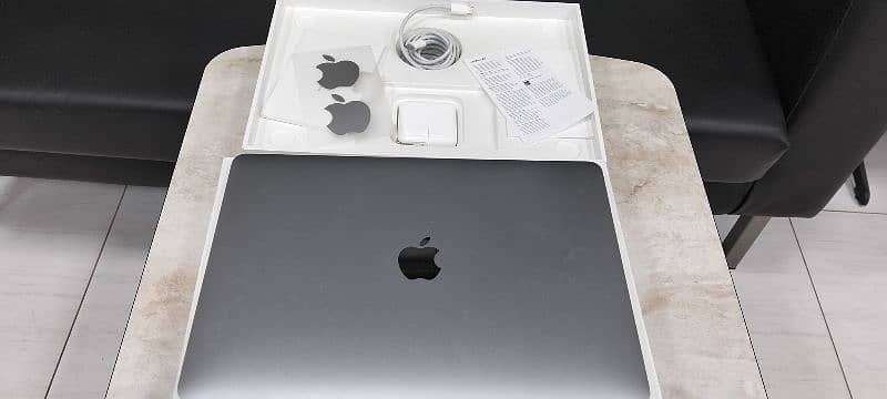 Macbook Air M1, 10/10, 8gb/256gb, with warranty 11