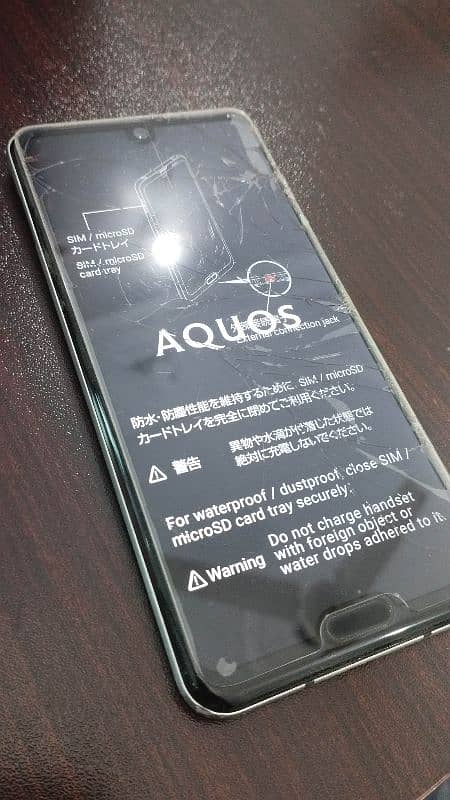 Aquos R3 6 GB / 128 GB 1