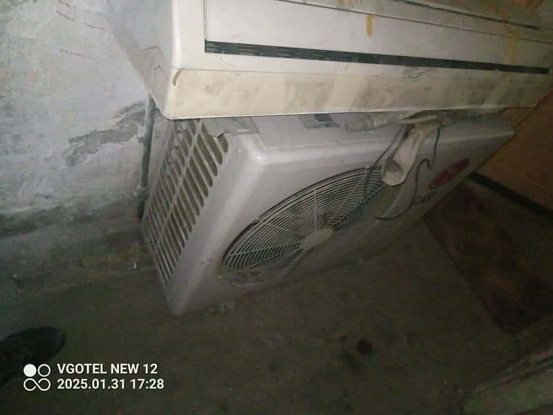 LG 1.5 ton simple Ac Non inverter 0