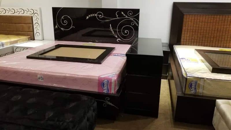 wooden bed set/side tables/dressing table 5