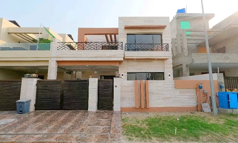 10 Marla House In Only Rs. 41000000 0