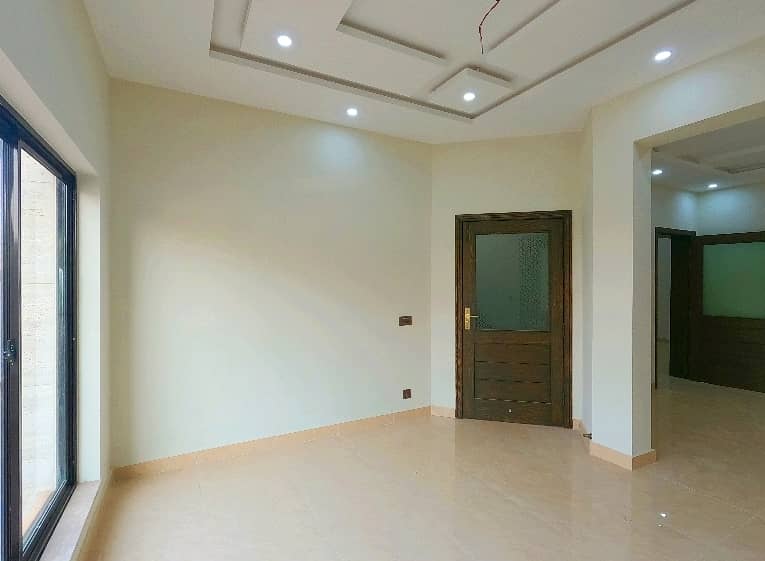 10 Marla House In Only Rs. 41000000 4