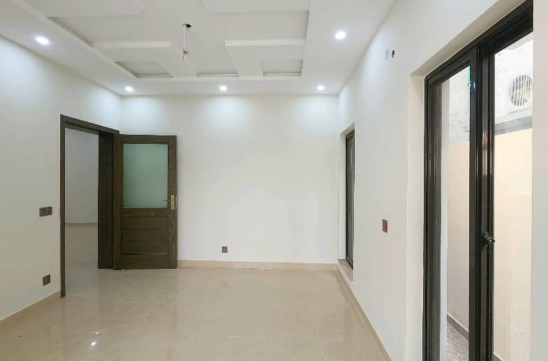 10 Marla House In Only Rs. 41000000 5