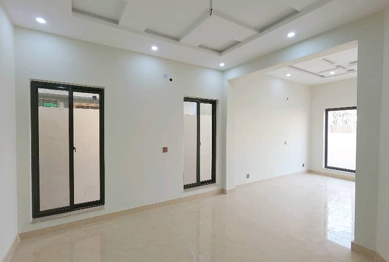 10 Marla House In Only Rs. 41000000 6