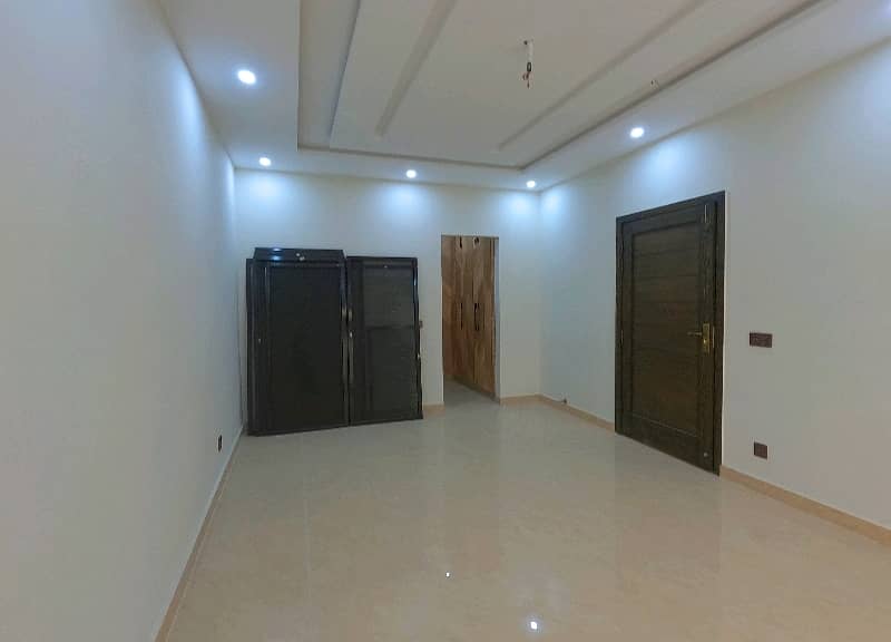 10 Marla House In Only Rs. 41000000 12