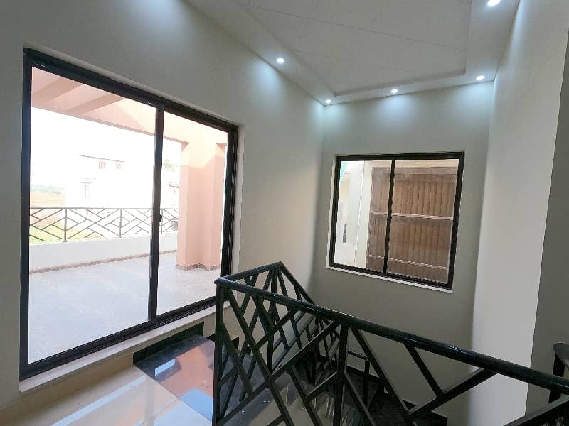 10 Marla House In Only Rs. 41000000 17