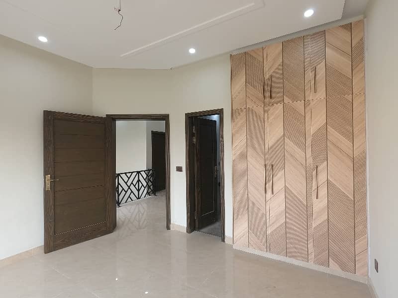 10 Marla House In Only Rs. 41000000 19