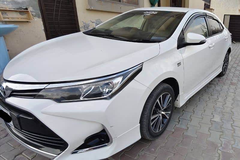 Toyota Corolla 1.6 Altis 2022 Automatic Bumper to Bumper Original 2