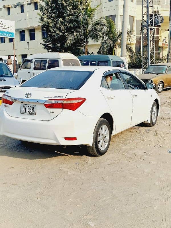 Toyota Corolla Altis 2015 6