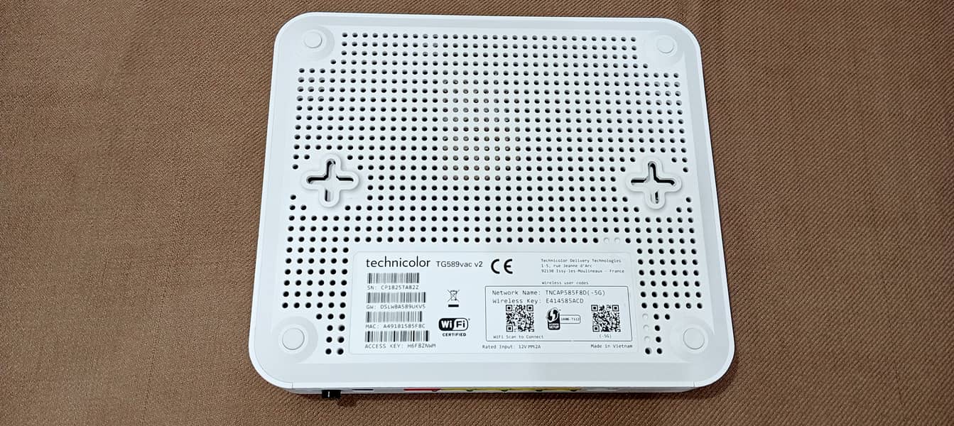 Technicolor Dual Band WiFi Router Made in Vietnam 7