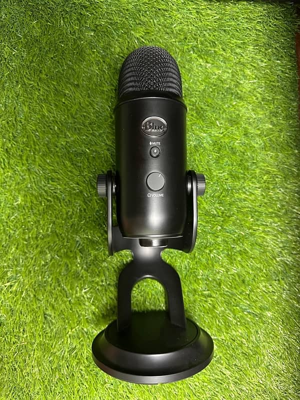 Blue Yeti Mic Original UK 3