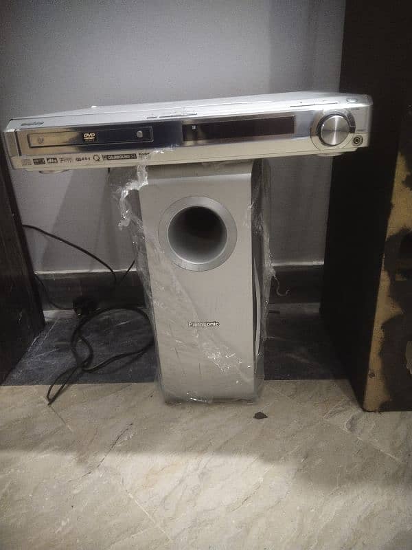 Sanyo DVD home theater. with woofer 0