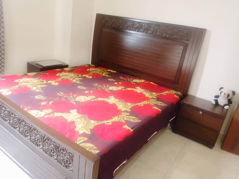 bed set with two side table 1