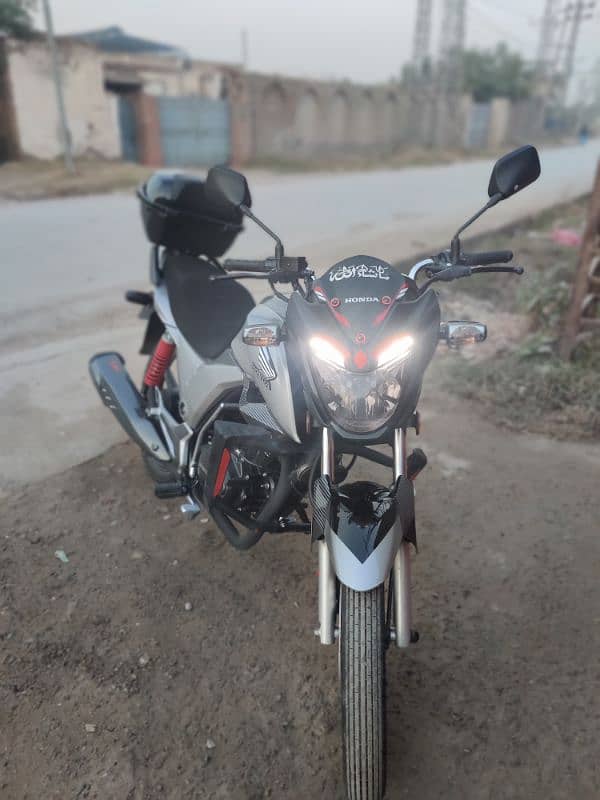 Honda CB 150 F 7