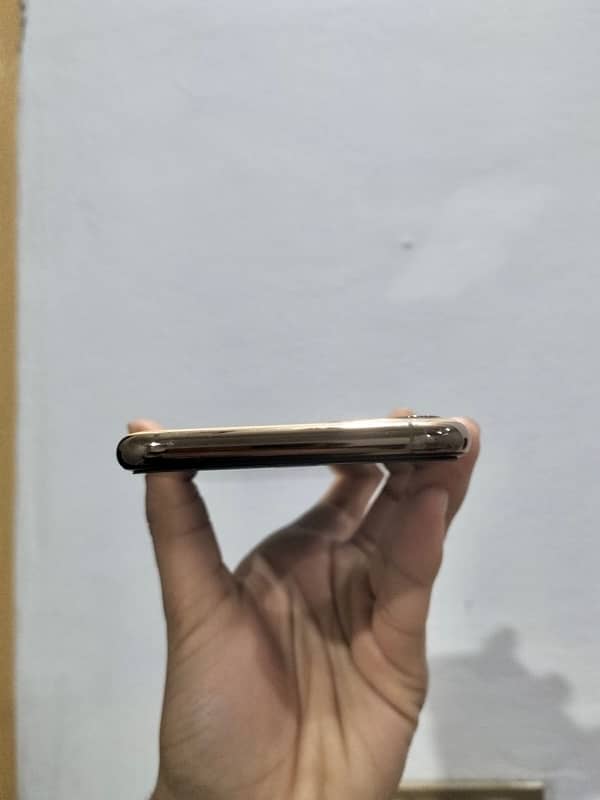 Iphone 11 pro max Pta Glitch 3