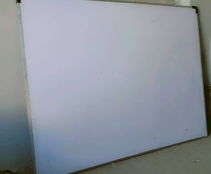 urgent sale School white board 4 × 3 1