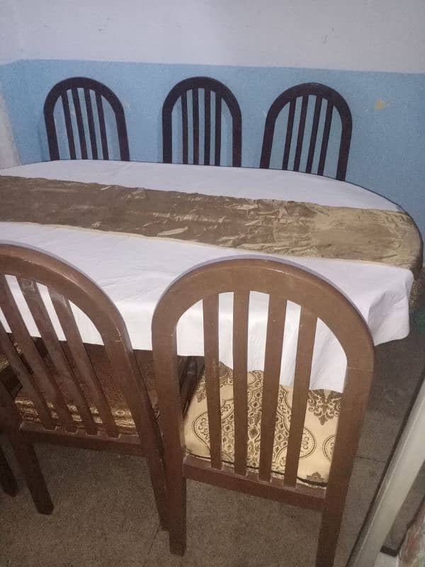 Dining table with 6 Chairs for Sale 1