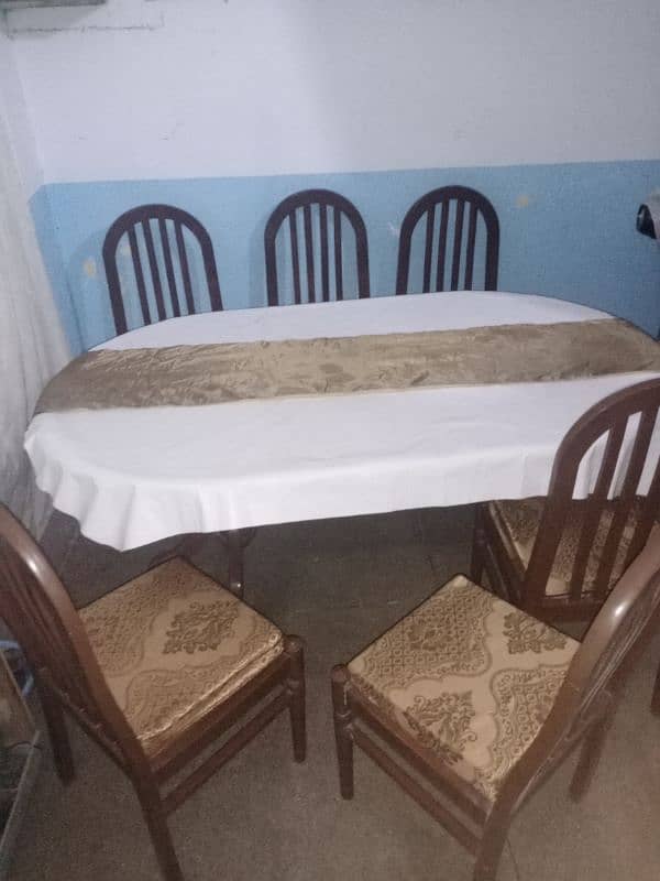 Dining table with 6 Chairs for Sale 3