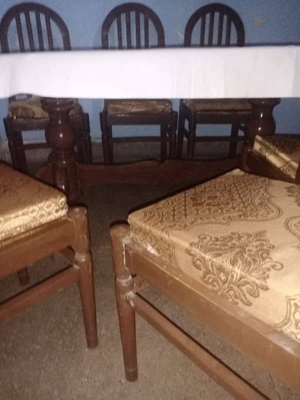 Dining table with 6 Chairs for Sale 4