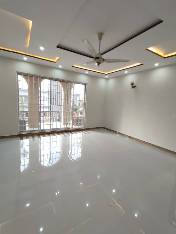 1 KANAL BRAND NEW HOUSE AVAILABLE FOR RENT IN NFC PHASE 1 12