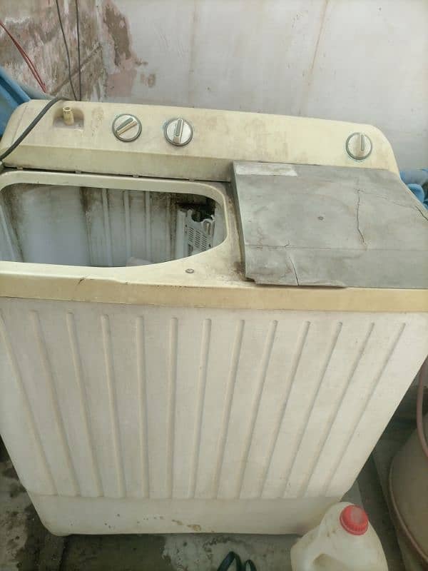 2 washing machine hai sahi hai chalti hoi hai 0