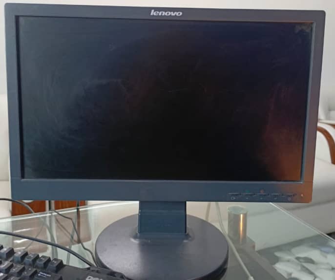 2 LCD Lenovo 17 inch & 2 Dell System 0