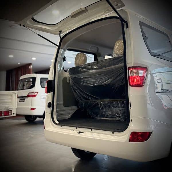 Changan Karvaan 1.2 MPV 4