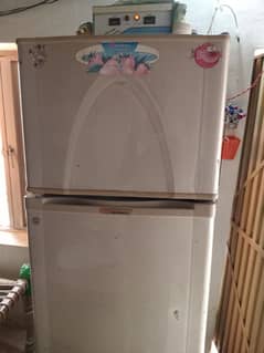 Dowlince Fridge with supply for sale