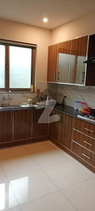 Spacious and Luxurious 5-Bedroom One Kanal house in Prime Gulberg Location on Sale. 7