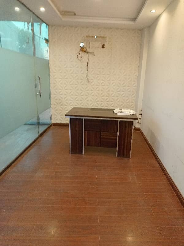 Gulberg 725 Square Feet Office For Sale In Newly Constructed Building 1